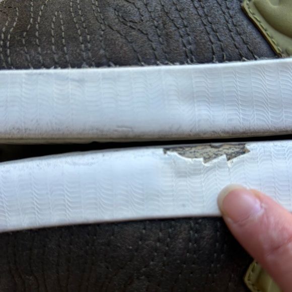 Nike LeBron XI Lifestyle hitop Olive/green red shoe laces mens sneakers Sz-8.5 G - Picture 14 of 14